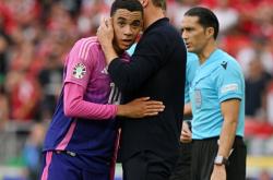 爱游戏官方登录入口-罗伯特-高登在季后赛中展现出色表现，为球队夺冠立下功勋