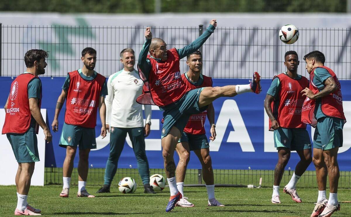 葡萄牙球员士气高涨轻松取胜(葡萄牙球员士气高涨轻松取胜视频)