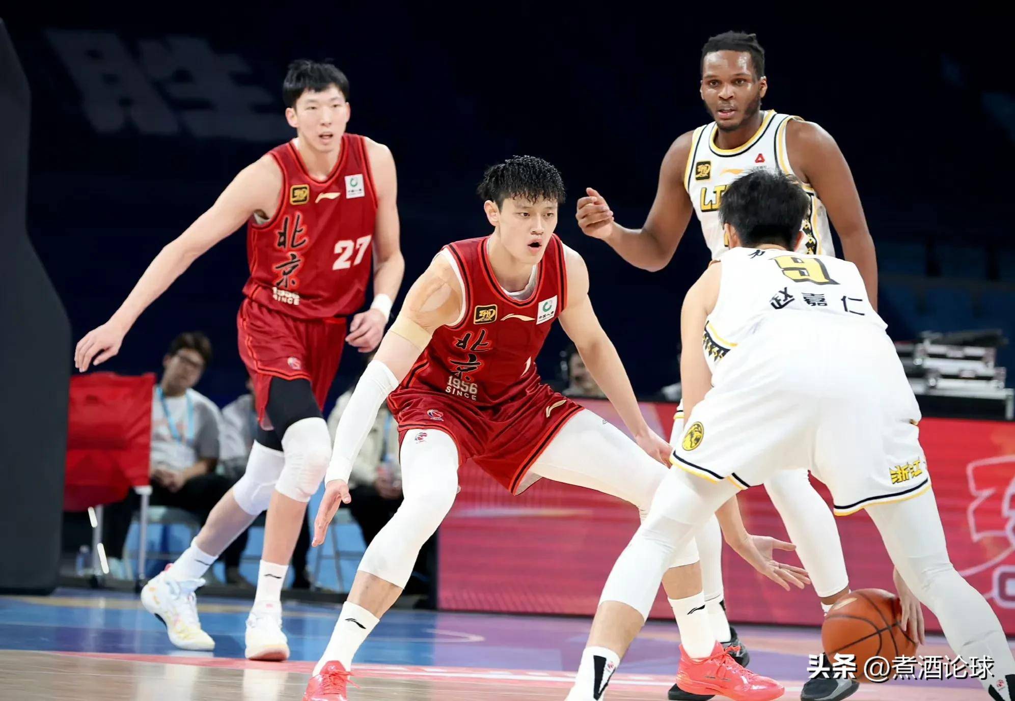 热衷篮球比赛，球迷狂热支持(热衷篮球比赛,球迷狂热支持的句子)