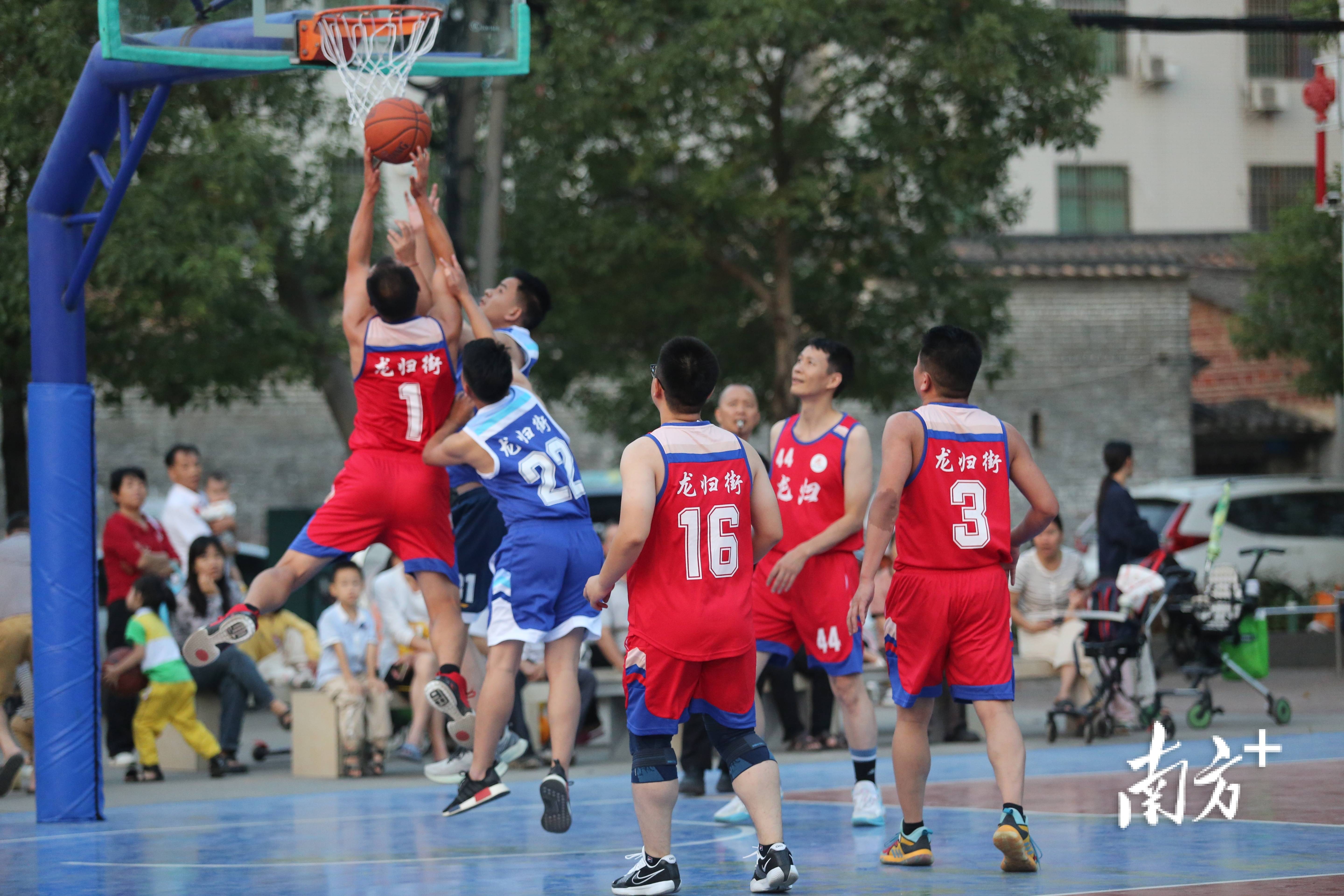 热衷篮球比赛，球迷狂热支持(热衷篮球比赛,球迷狂热支持的句子)