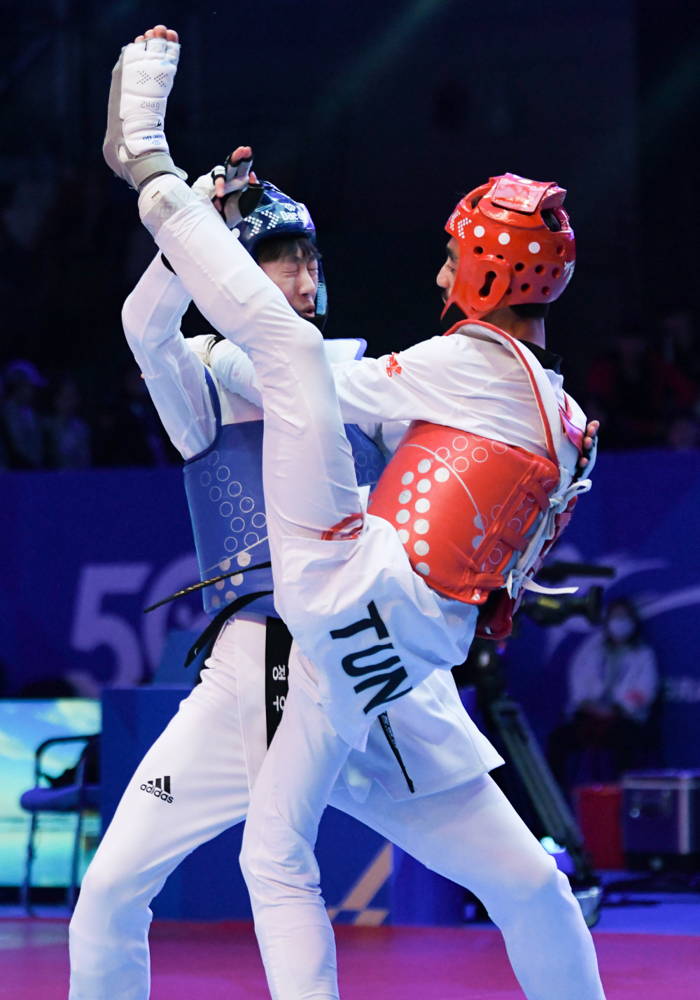跆拳道女子决赛，韩国选手稳操胜券(我真佩服韩国女子组合把跆拳道弄成舞蹈)