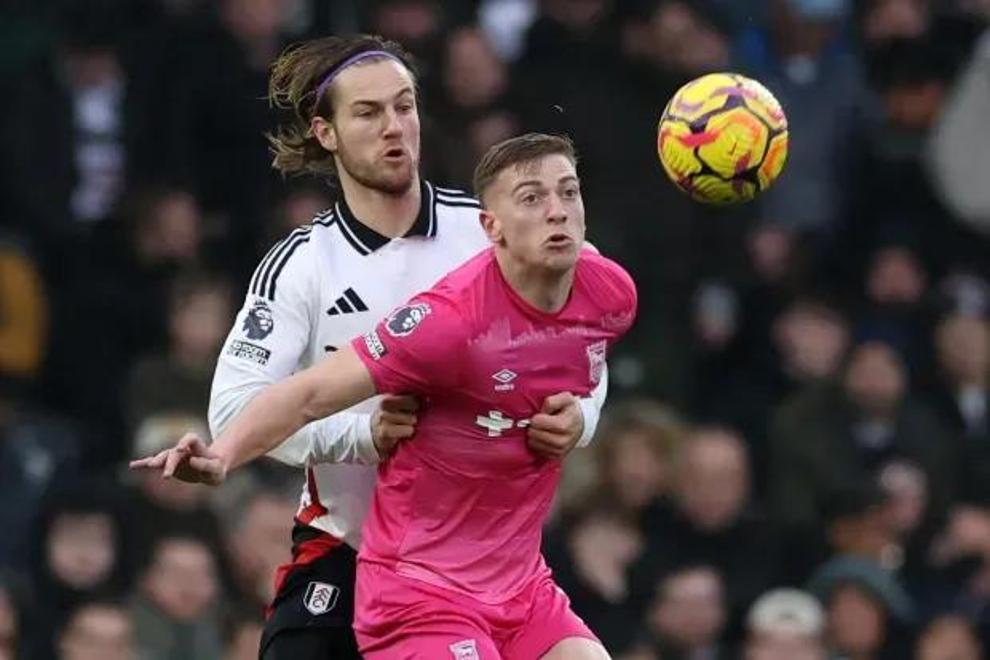 青岛黄海客场不敌强敌，赛季前景岌岌可危的简单介绍