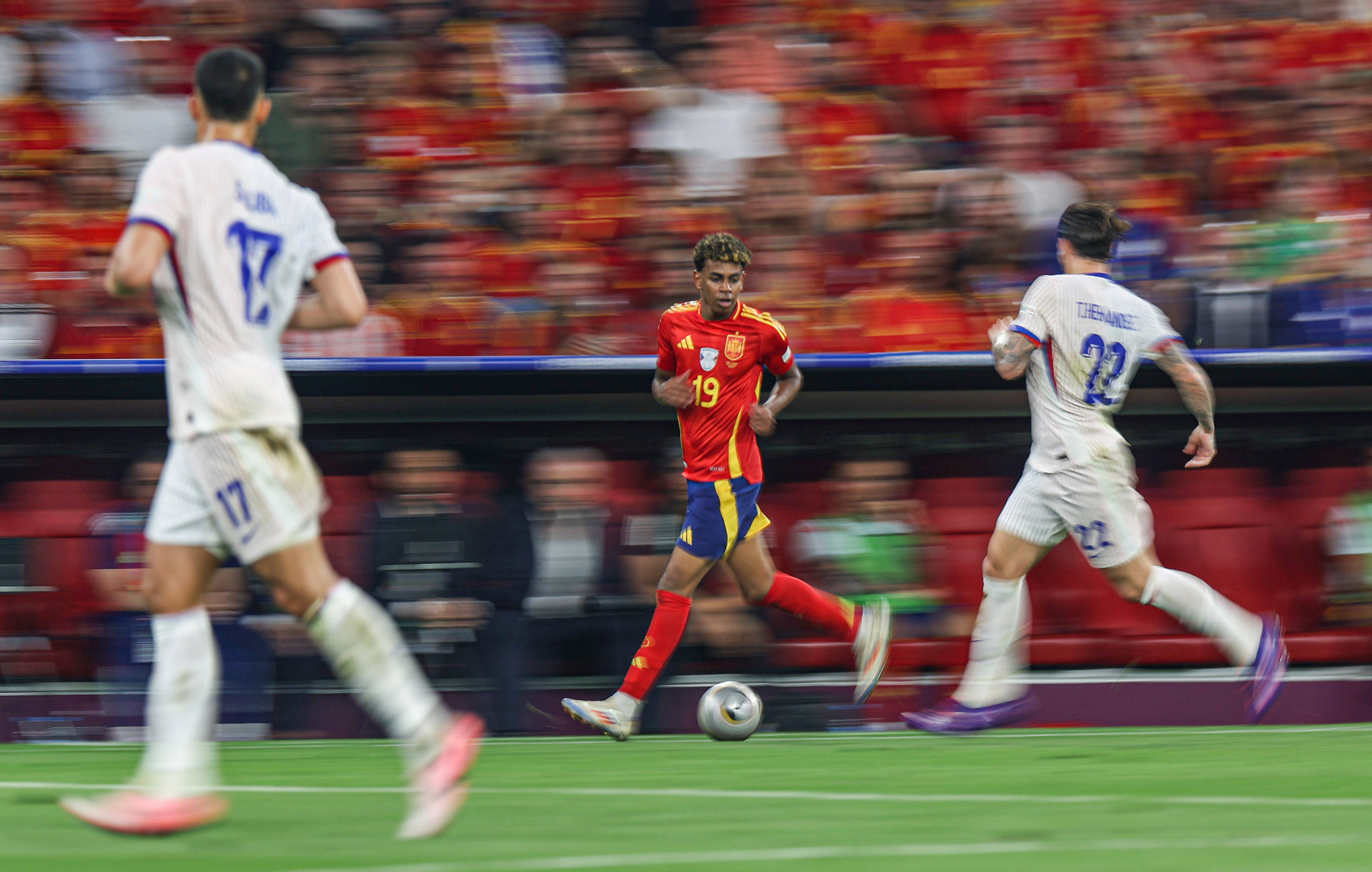 西班牙队提前退出国际锦标赛(西班牙队提前退出国际锦标赛的原因)