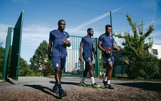 包含卡昂迎来了梅斯的考验，形势不容乐观的词条