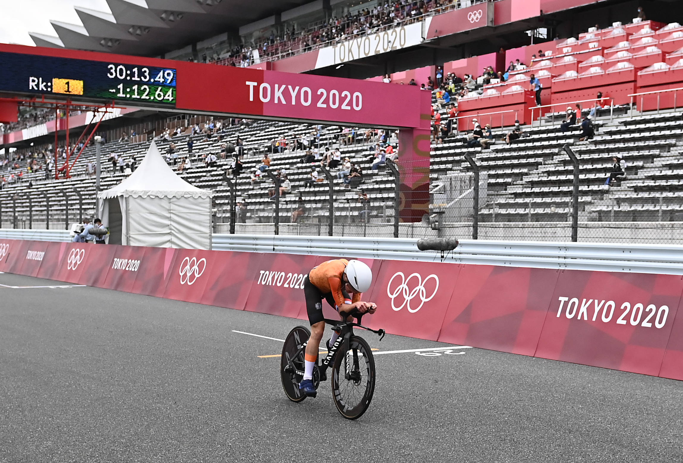 荷兰自行车队团体夺冠，速度快人一步的简单介绍