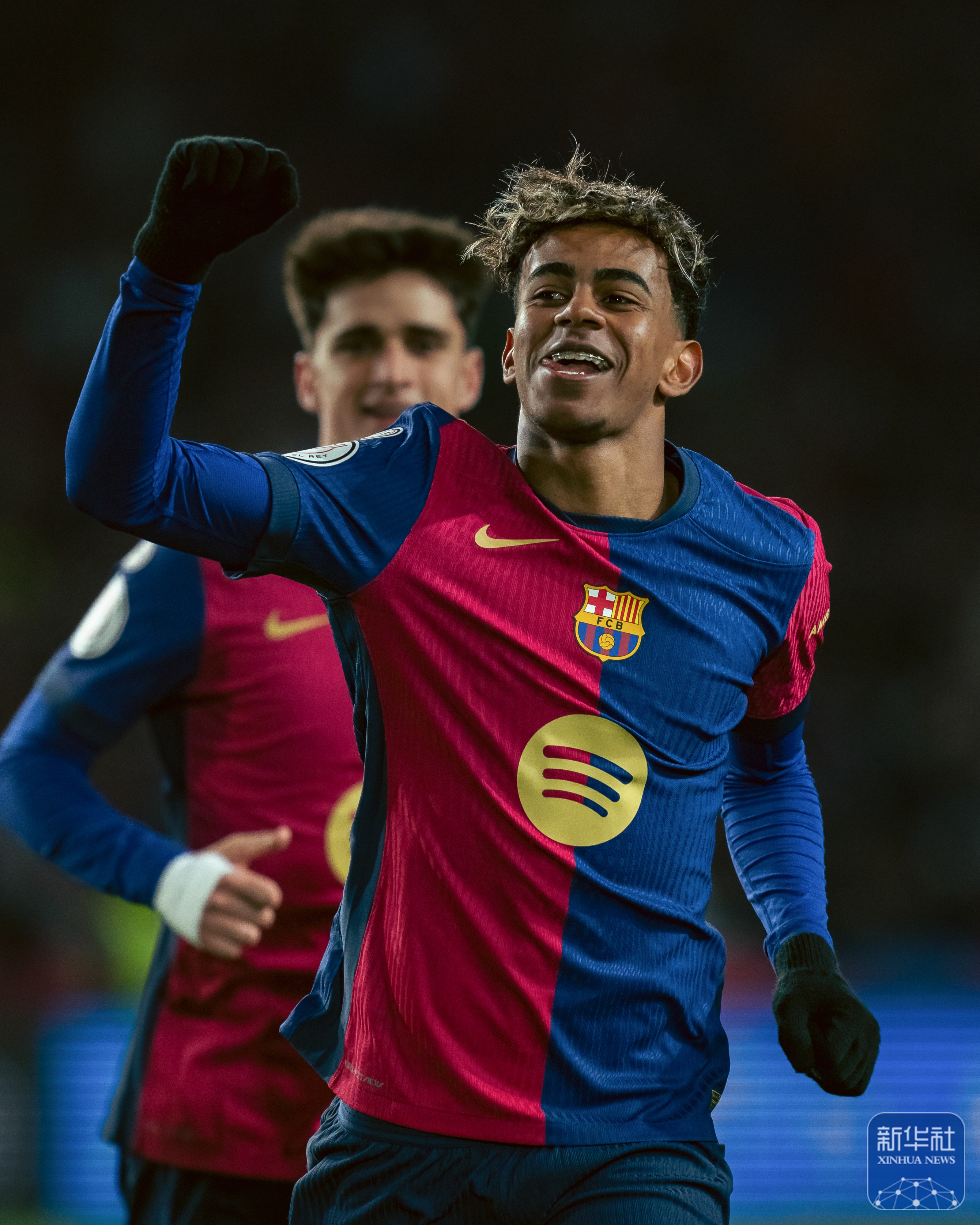 包含西班牙足坛风云再起，焦点比赛引人关注的词条