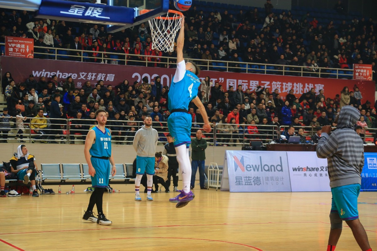 西藏男篮以全队实力获得漂亮胜利