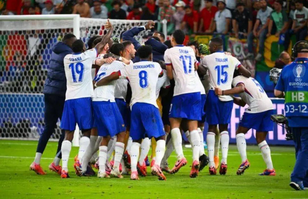 西班牙遭遇波兰，晋级之路脱颖而出