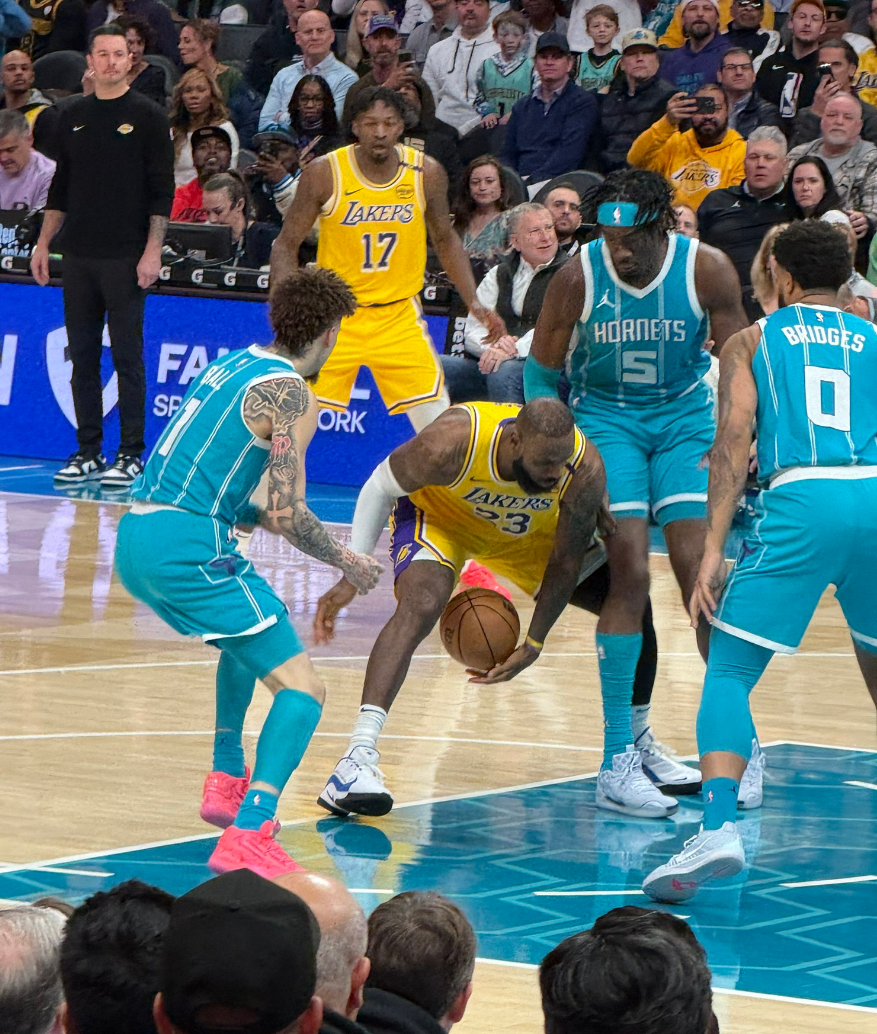 战术变化帮助球队逆转詹姆斯领衔的球队