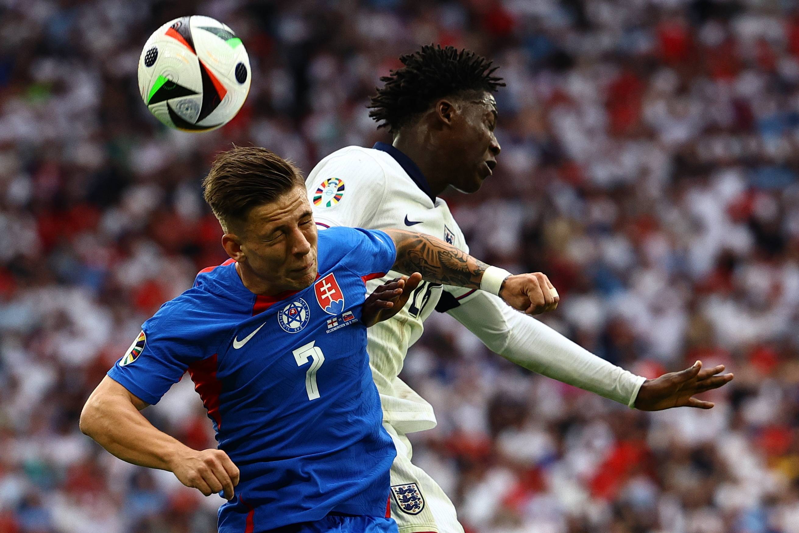 包含斯洛伐克球员获赞誉，教练组力求稳定的词条