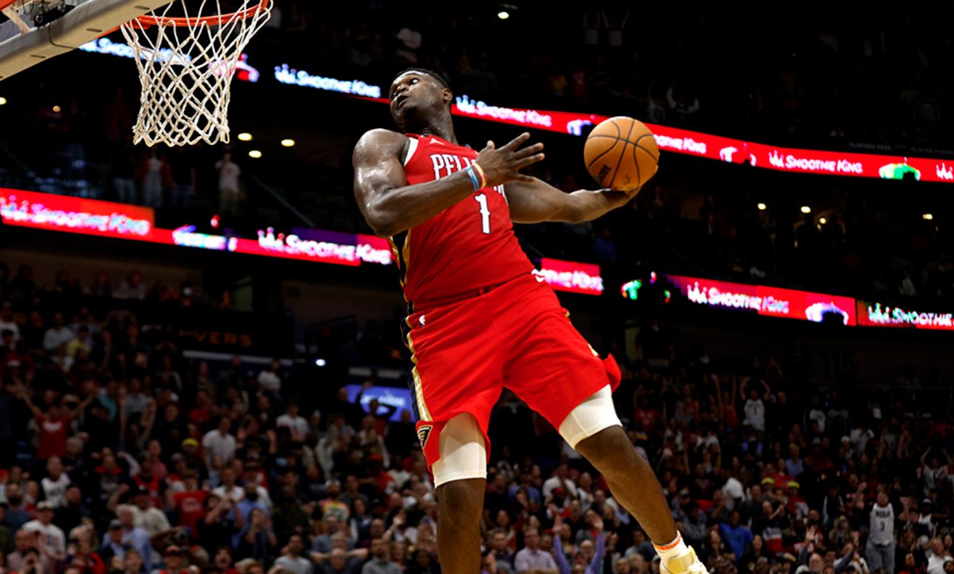 高空扣篮：美国篮球选手高难度表现惊艳全场的简单介绍