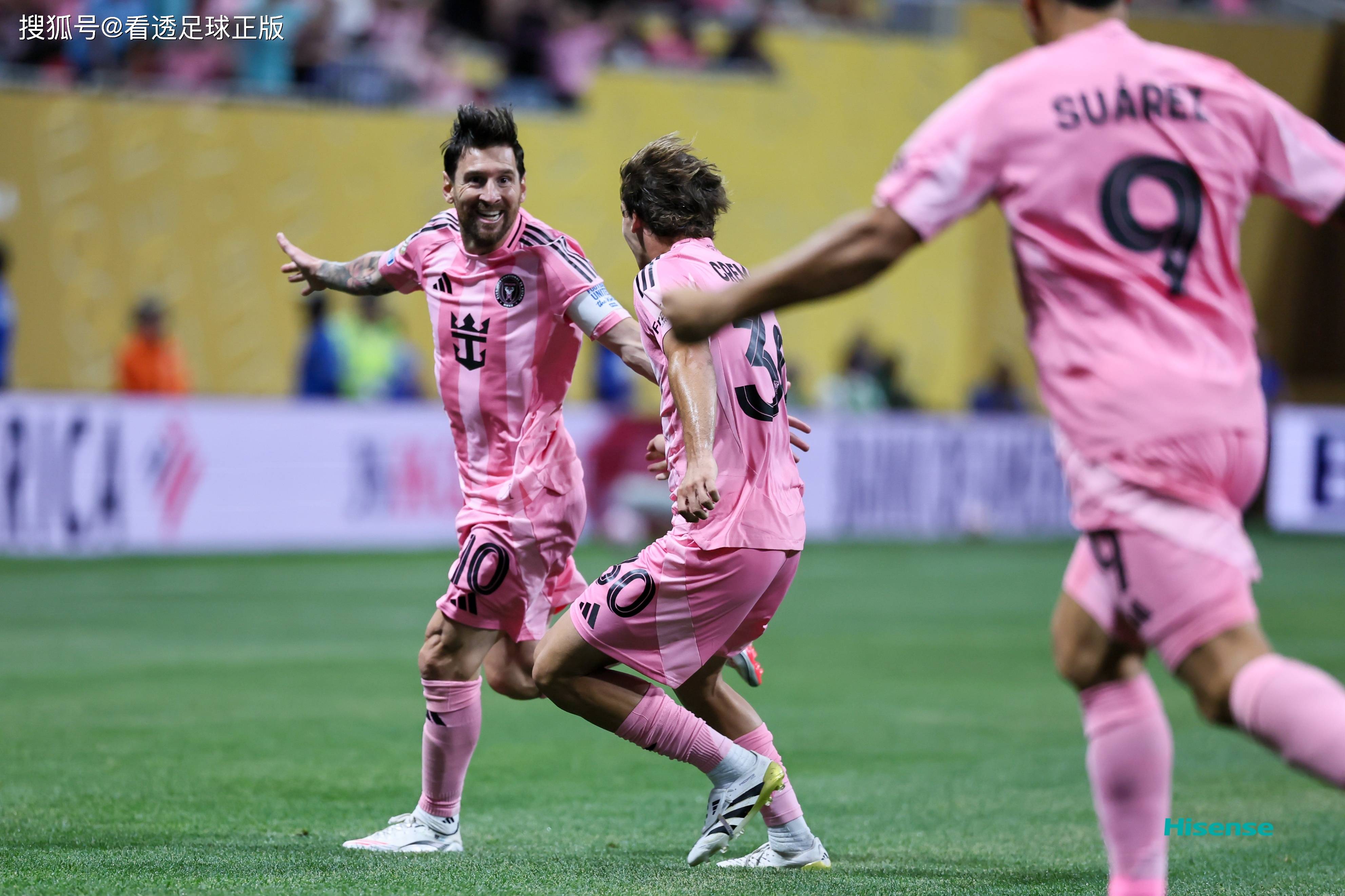 足球豪门展现实力，争夺胜利的激情