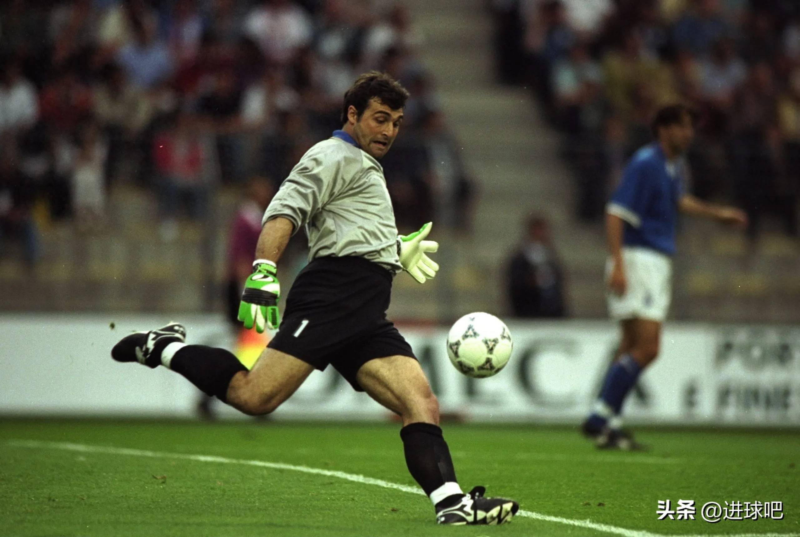 欧预赛淘汰赛开始，意大利队实力强劲