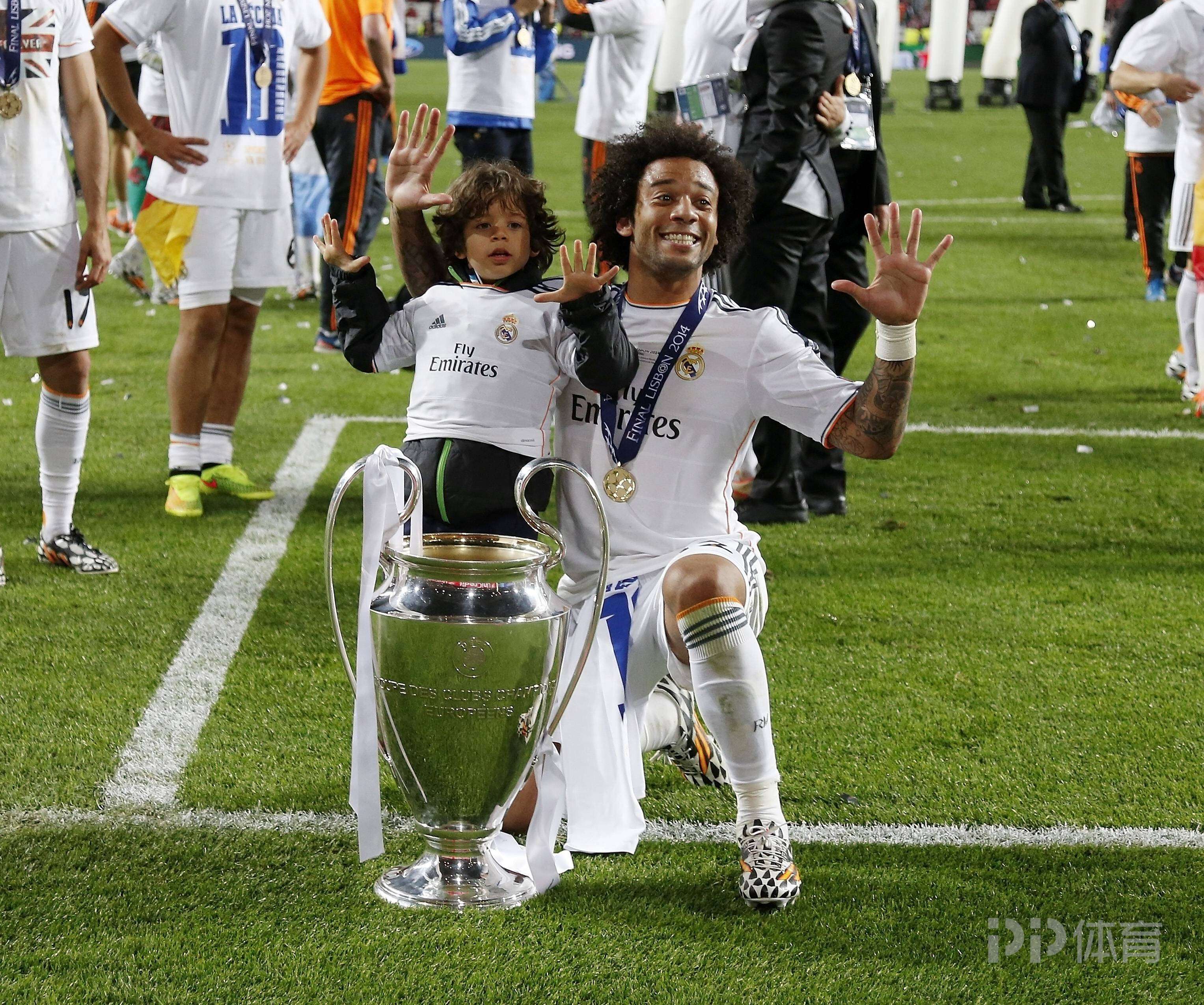 罗马城球员庆祝进球，赛季目标前所未有的简单介绍