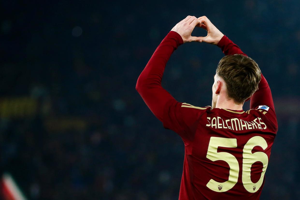 罗马城球员庆祝进球，赛季目标前所未有的简单介绍