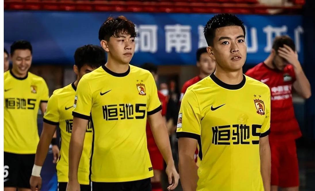 球队新转会球员展现实力,带队胜利 球队新转会球员展现实力,带队胜利