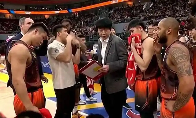 湖南队外援表现拉胯，球迷失望不已的简单介绍