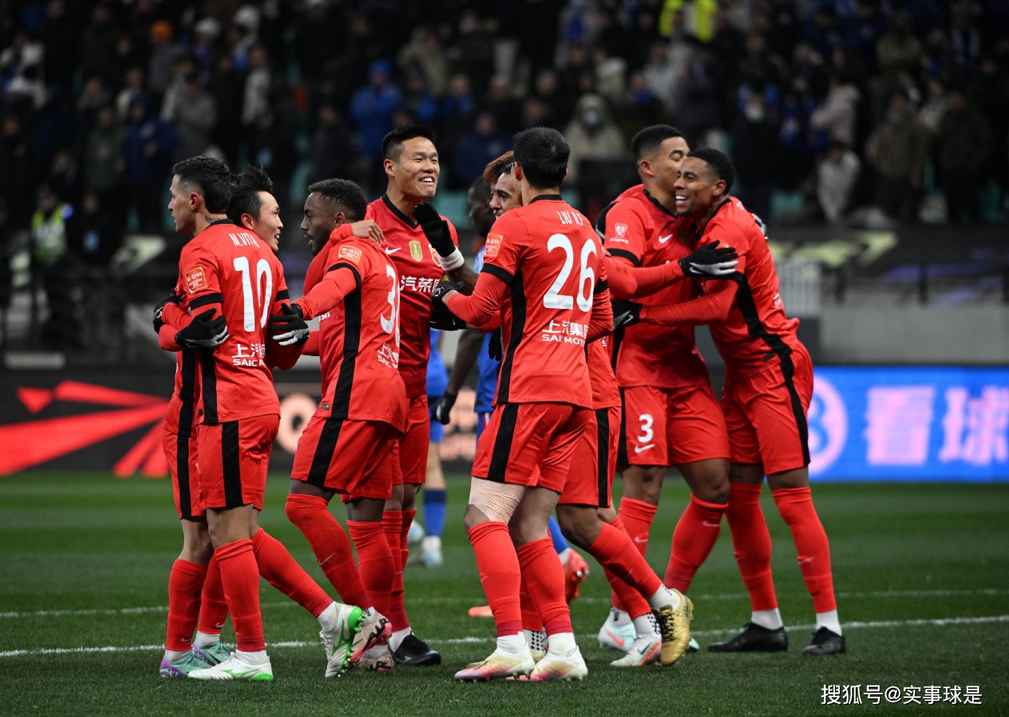 关于上港迎战申花，双方实力均衡期待精彩对决的信息