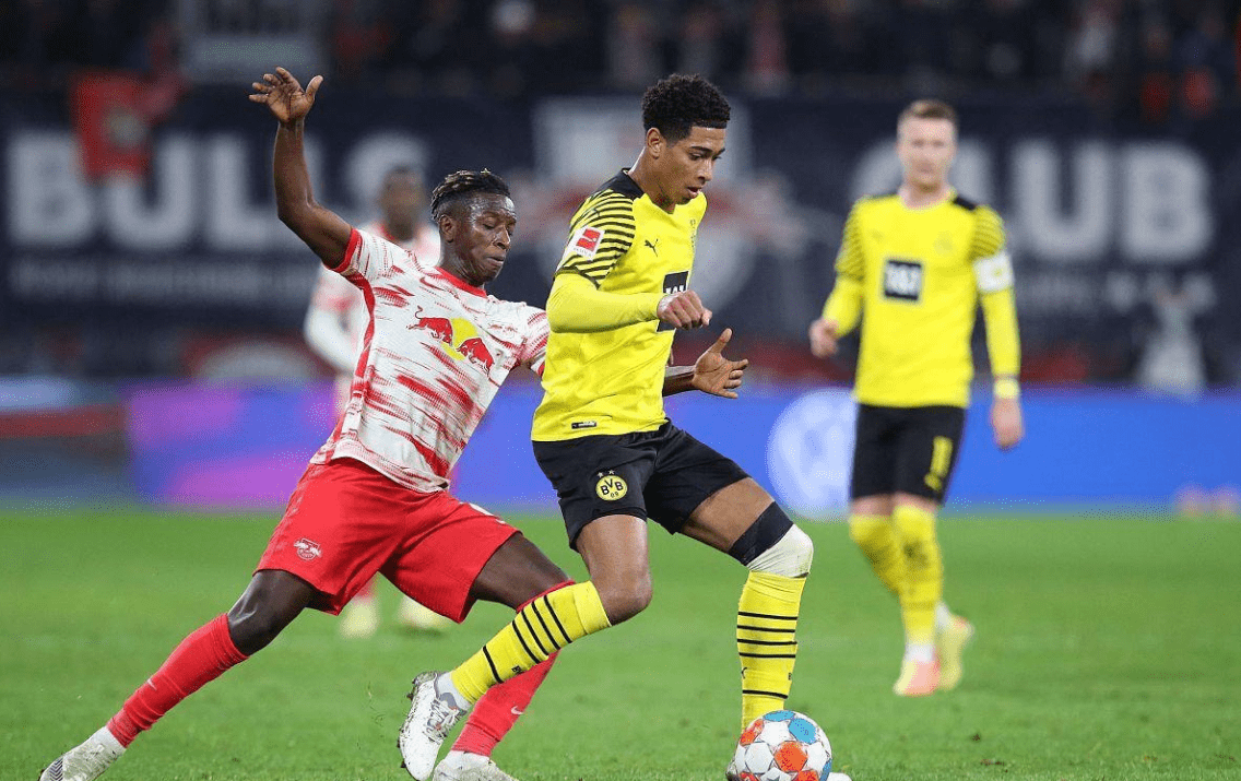 关于沃尔夫斯堡对阵莱比锡红牛，胜者赢得关键胜利的信息