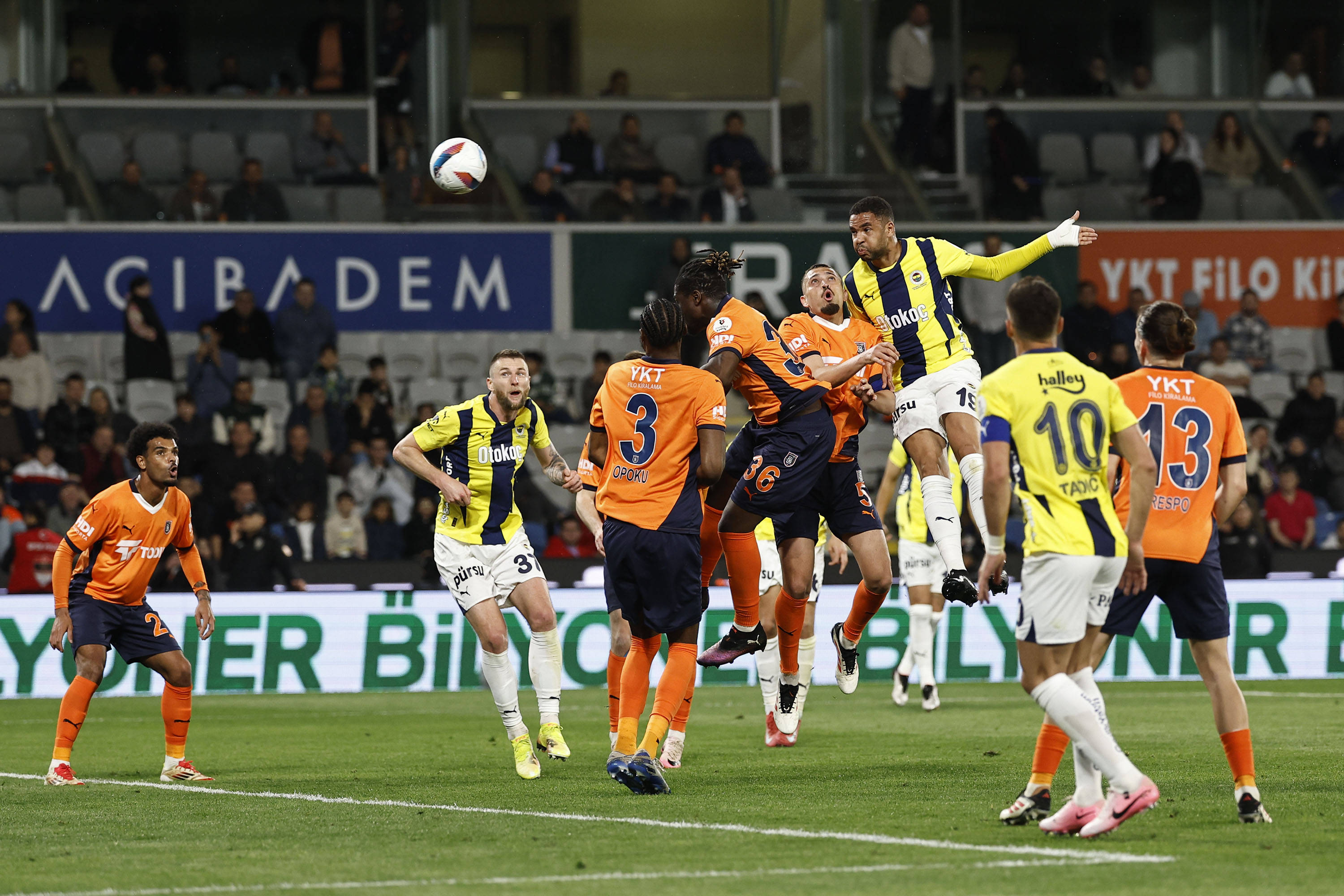 那不勒斯主场胜出本赛季开启正面攻势 那不勒斯主场胜出本赛季开启正面攻势