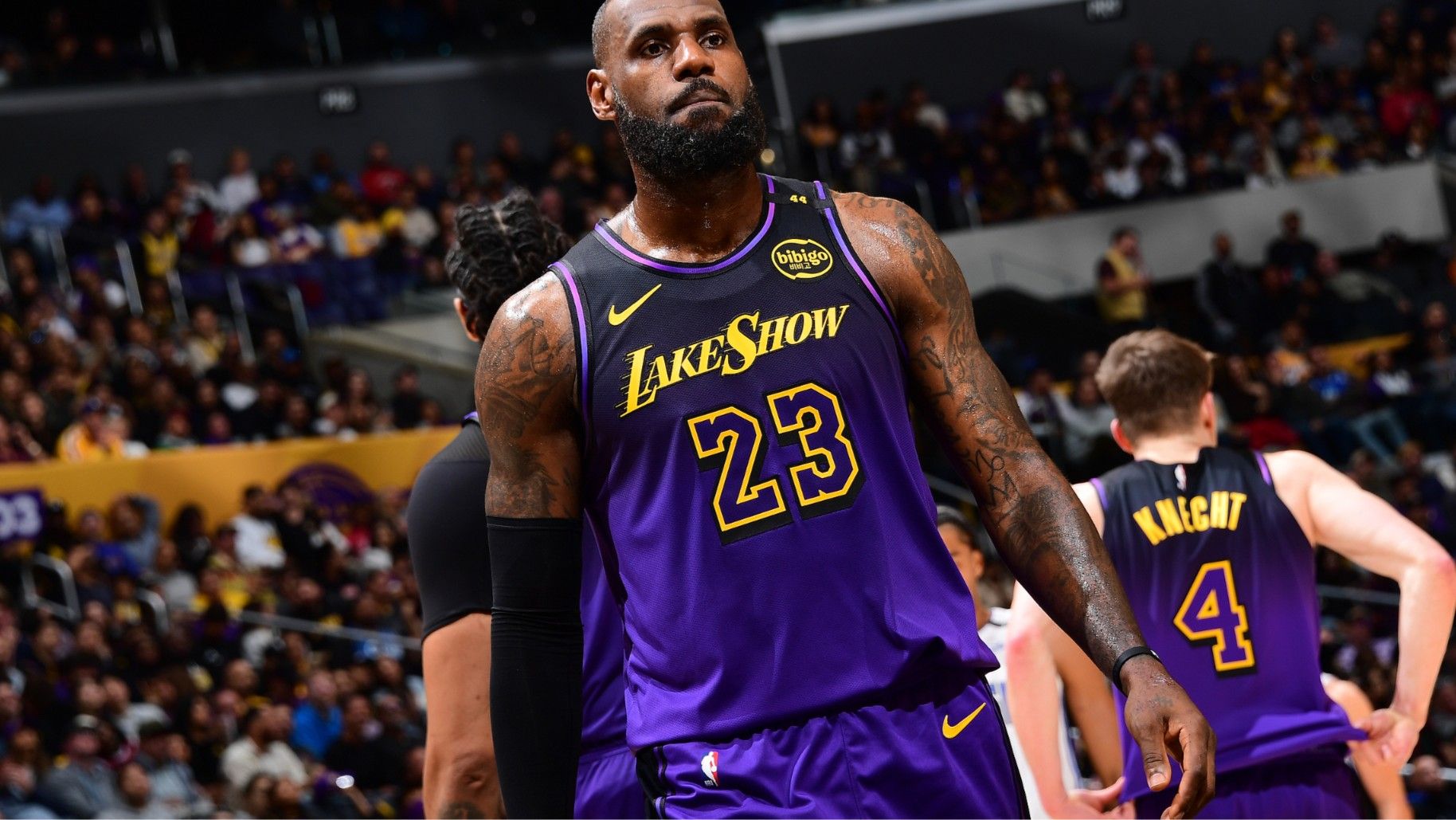 湖人当家球星因伤缺席多场，球队成绩滑坡的简单介绍