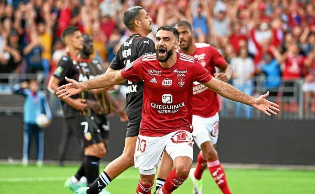 包含阿尔卑斯山球队表现出色，惊艳法甲联赛的词条