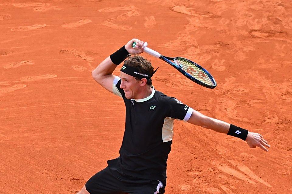 球场上激烈战斗:东亚球队再次上演精彩 球场上激烈战斗:东亚球队再次上演精彩