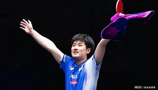 英国代表团战胜对手，笑逐颜开