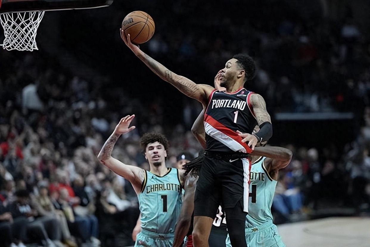 开拓者后卫发挥出色三分球得分领跑