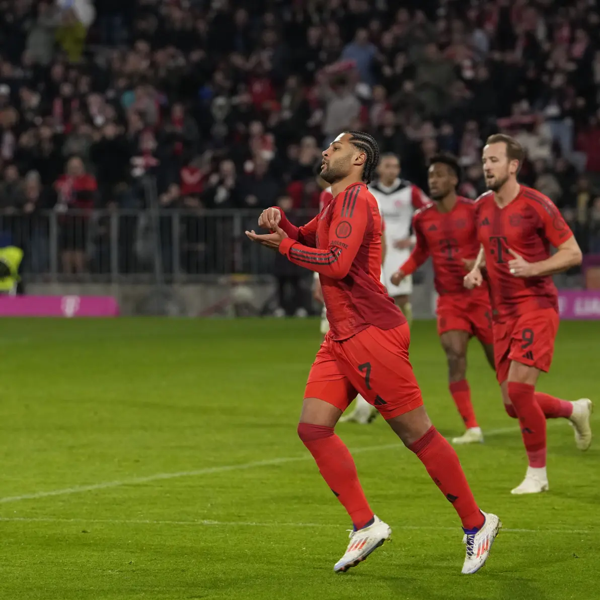 法郎克福运筹帷幄，精彩比赛尽在眼前