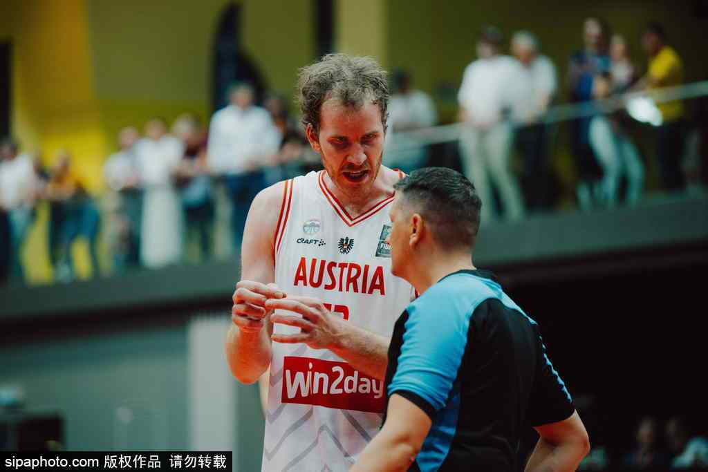 澳洲赛事观众热情高涨，场面壮观令人惊叹的简单介绍