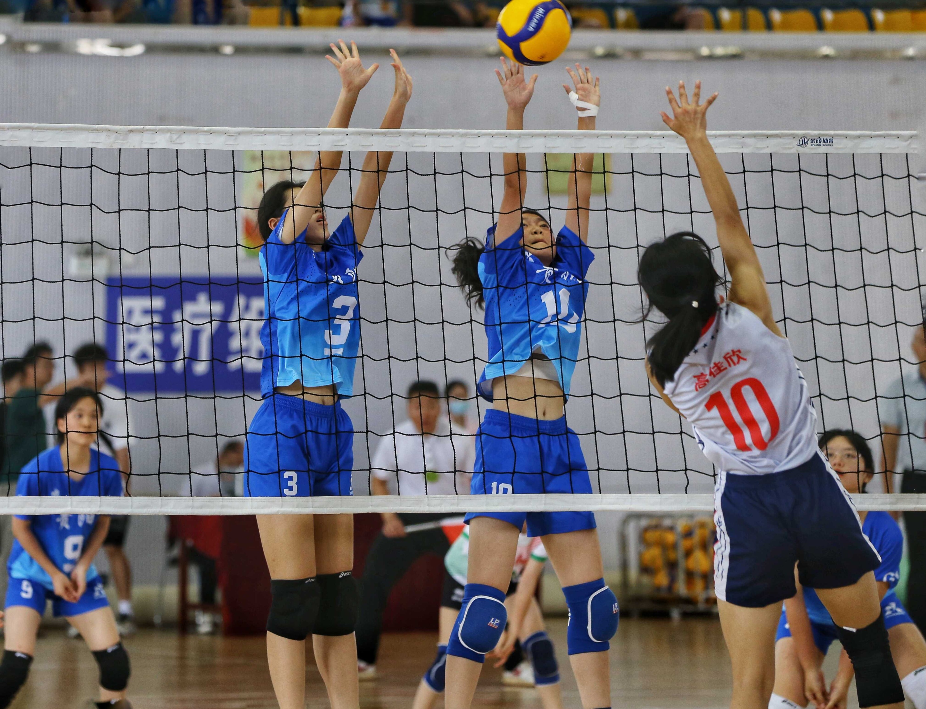 关于激烈角逐！优秀女球员展现斗志风采的信息