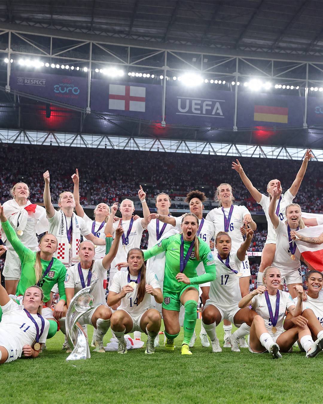 西班牙队横扫捷克,晋级欧洲足联锦标 西班牙队横扫捷克,晋级欧洲足联锦标