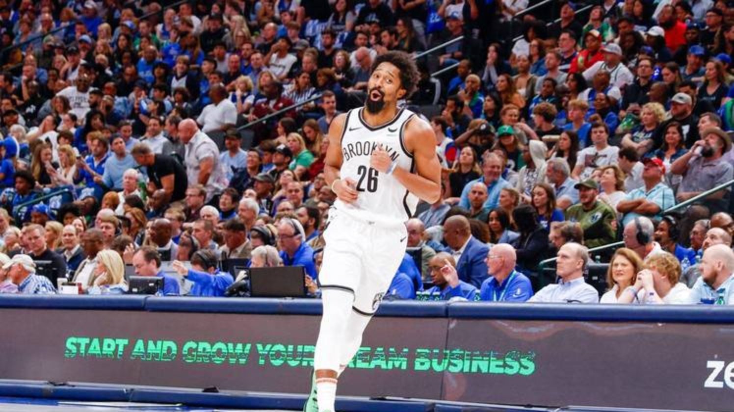 黄蜂主帅加强后卫轮转，逆转赢下比赛