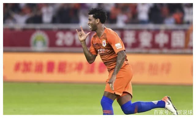 球队防守操作失误频频,防线攻破不堪一击 球队防守操作失误频频,防线攻破不堪一击