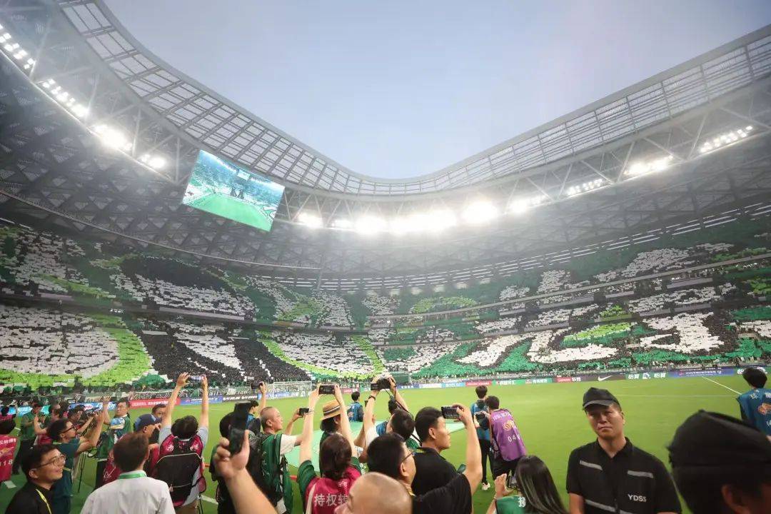 关于火爆场面引爆球迷热情，气氛高涨的信息