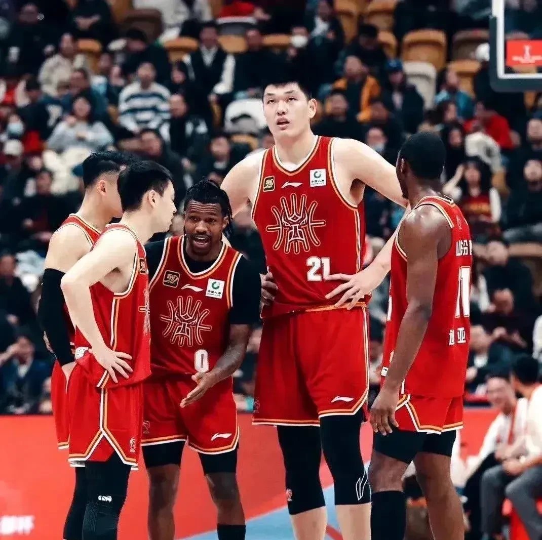 包含山西队球员合作默契，笑迎比赛挑战的词条