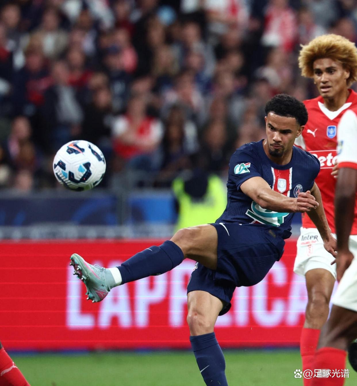 法国队斩获胜利，向卫冕冠军之路迈进