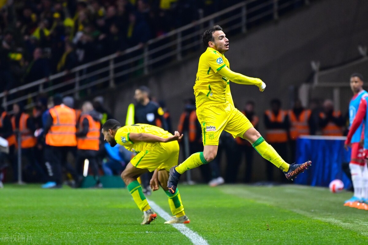 包含南特客场大胜摩纳哥，积分榜稳步攀升的词条