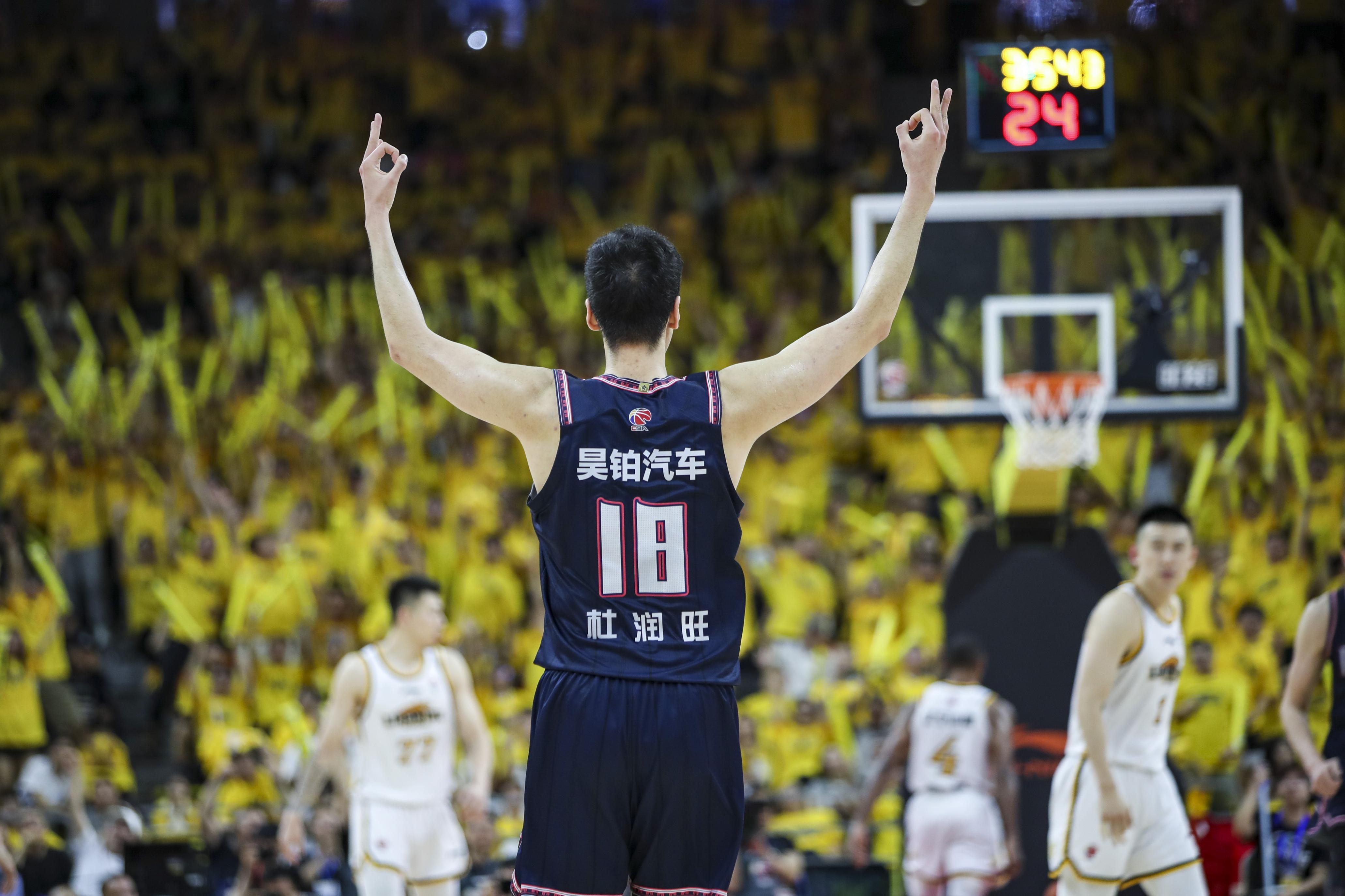 广东队大胜,夺得最新一场胜利 广东队大胜,夺得最新一场胜利