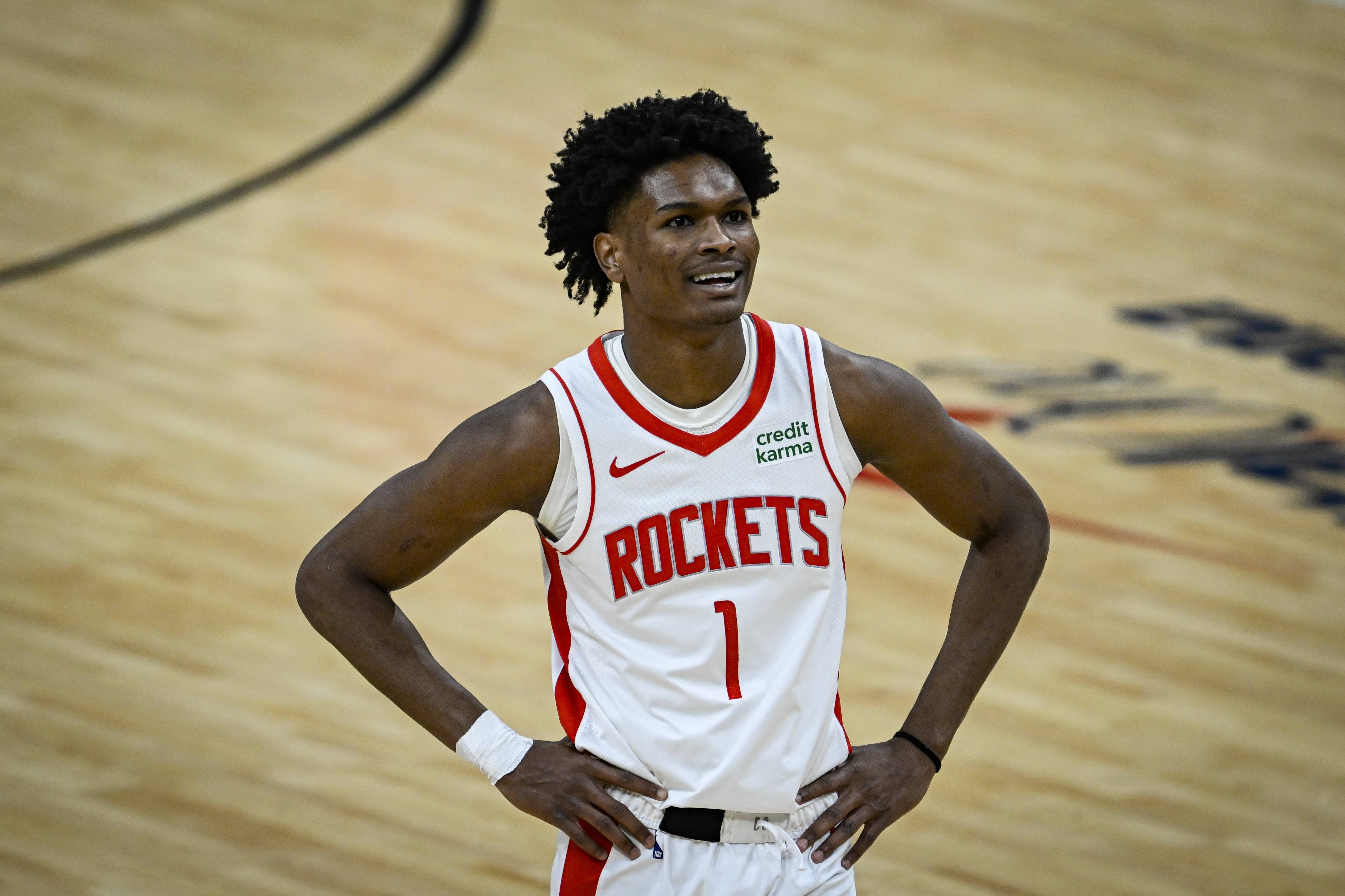 包含火箭击败热火继续领先的词条