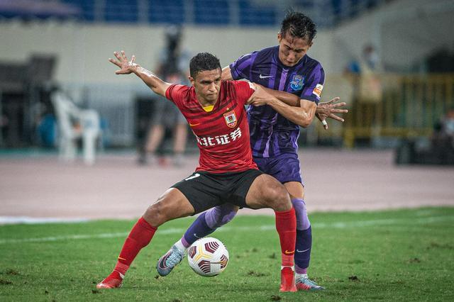 关于赛前新援加盟，教练组安排特别战术备战庆典赛事的信息