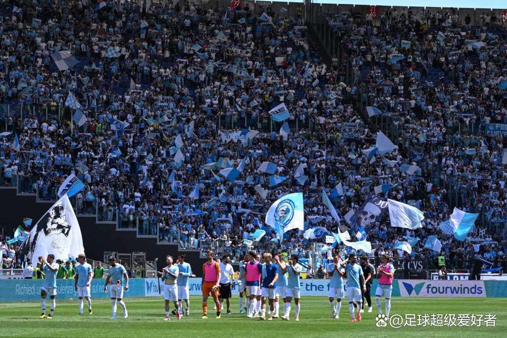 包含足球比赛现场火爆热情高涨，球迷情绪波动的词条